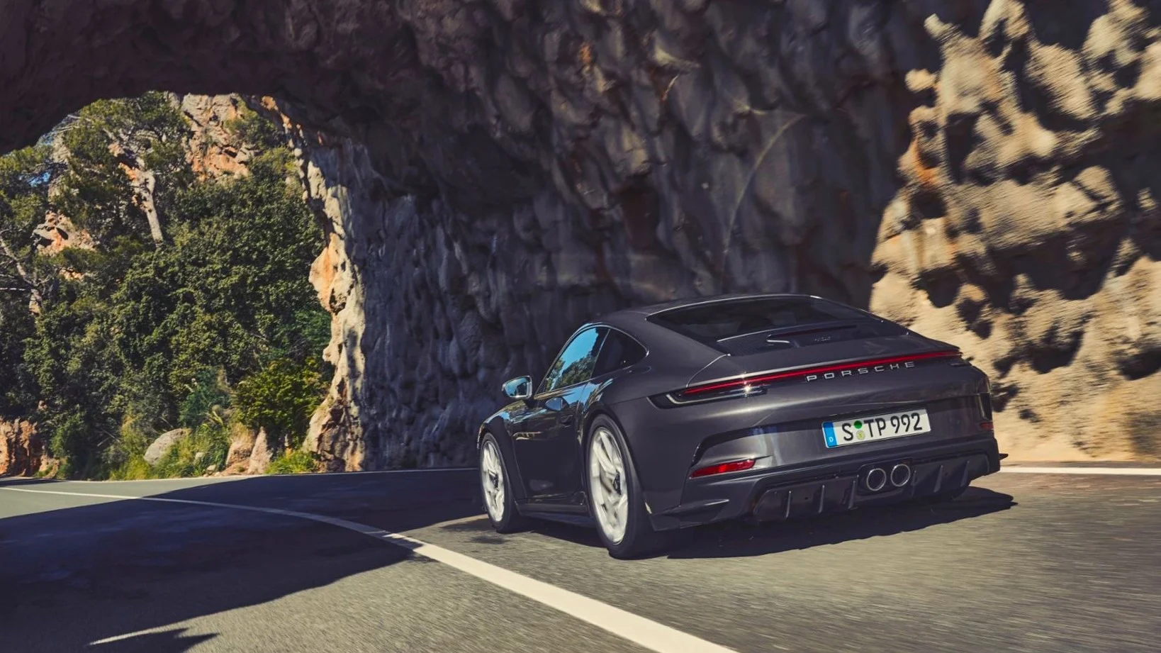 Porsche ma tryb jazdy w tunelu. Nikt nie prosił, każdy potrzebował