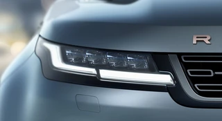 Range Rover szykuje nowy model. Brytyjczycy jadą pod prąd