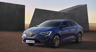 Słynne modele Renault znowu będą spalinowe. Czekamy na powrót minivana