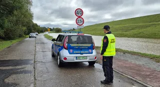 Gminie zepsuł się elektryczny samochód. Zamiast naprawić, kupi nowe auto