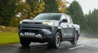 Nowa Toyota Hilux już tu jest. Diesel poznał dwóch kolegów
