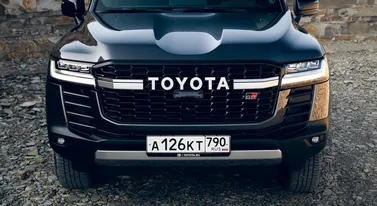 Oto motoryzacja w Rosji w 2025 r.: Łada, Chińczycy i... Toyota. Czekaj, co?