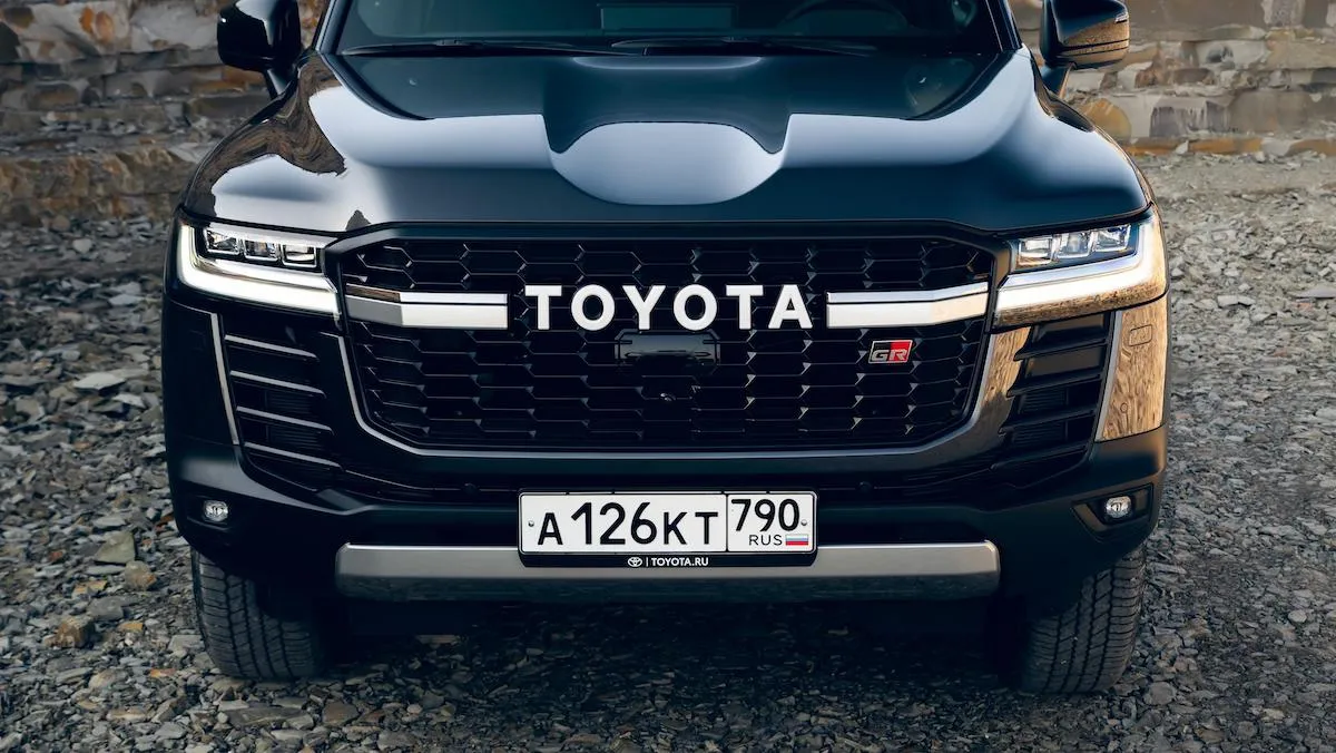 Oto motoryzacja w Rosji w 2025 r.: Łada, Chińczycy i… Toyota. Czekaj, co?