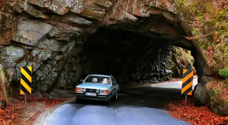 Tunel w skale i to w Polsce. Istnieje od dawna, ma się świetnie