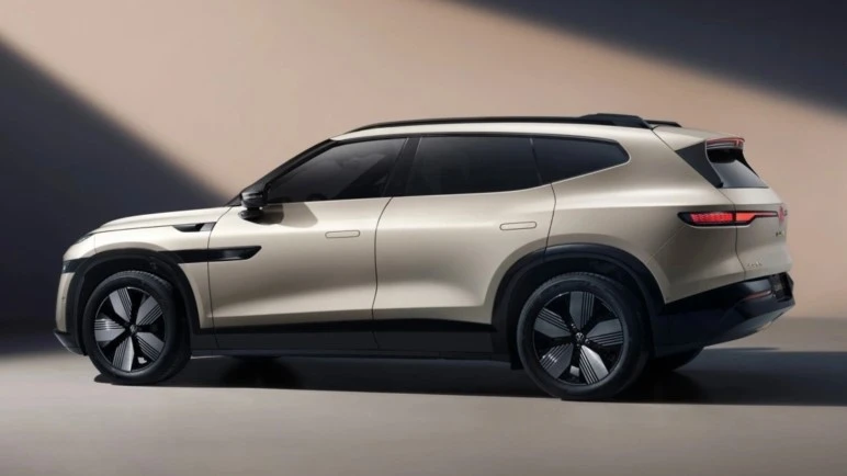 Nowy SUV Volkswagena zawstydzi swoich braci. Ma pięć metrów i 500 KM