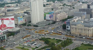 Przykre skutki zwężania ulic. Karetka w kłopotach