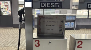 Dziwna kartka na dystrybutorze. Przy kasie bym się rozpłakał