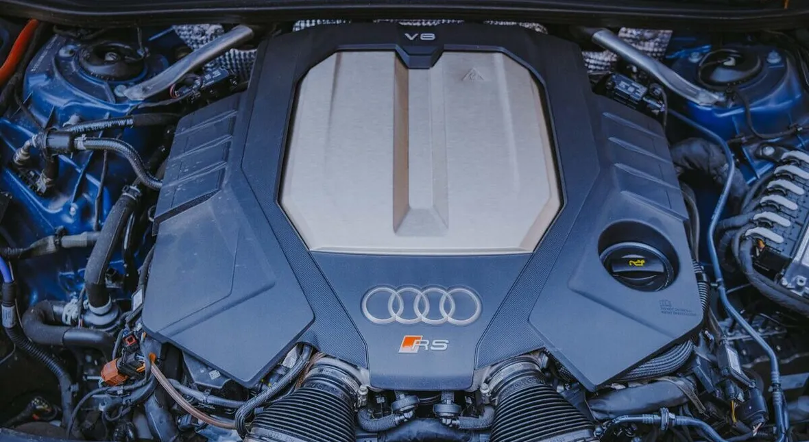 Image for Silniki spalinowe po 2035 r.  oficjalnie uratowane. Bruksela odpuszcza