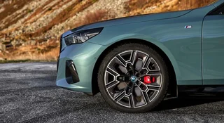 BMW zrobi śruby ze swoim logo. Nie wymienisz nic bez specjalnego klucza