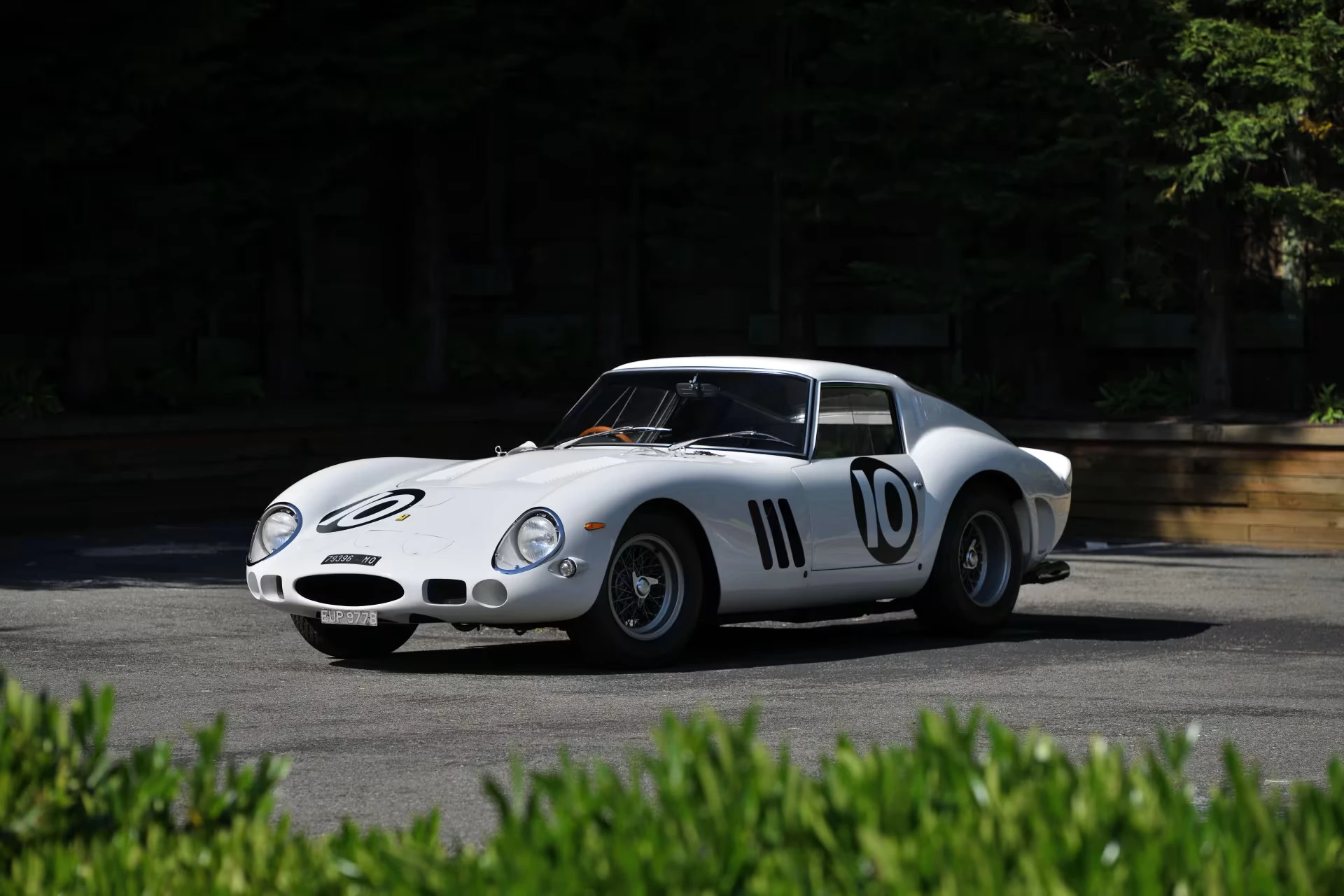 https://cdn-ab.spidersweb.pl/2025/12/ferrari-250-gto-bianco-speciale-aukcja-2.jpg