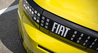 Nowy SUV Fiata już jeździ. Takiego wnętrza jeszcze nie było