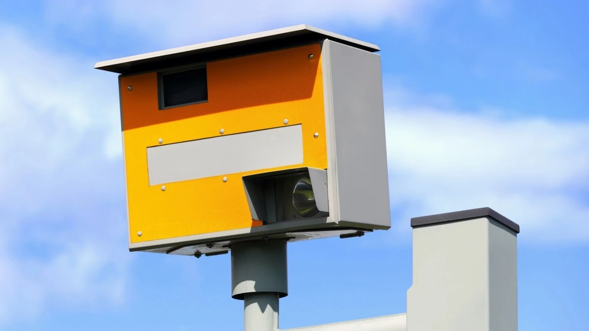 Mandaty tylko dla połowy złapanych przez fotoradary. Minister się poddał