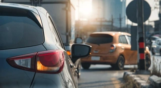 Lewy kierunkowskaz na rondzie. WORDy żyją w swoim świecie