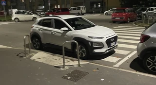 Mediolan to Warszawa 25 lat temu. Piesi uciekają przed samochodami