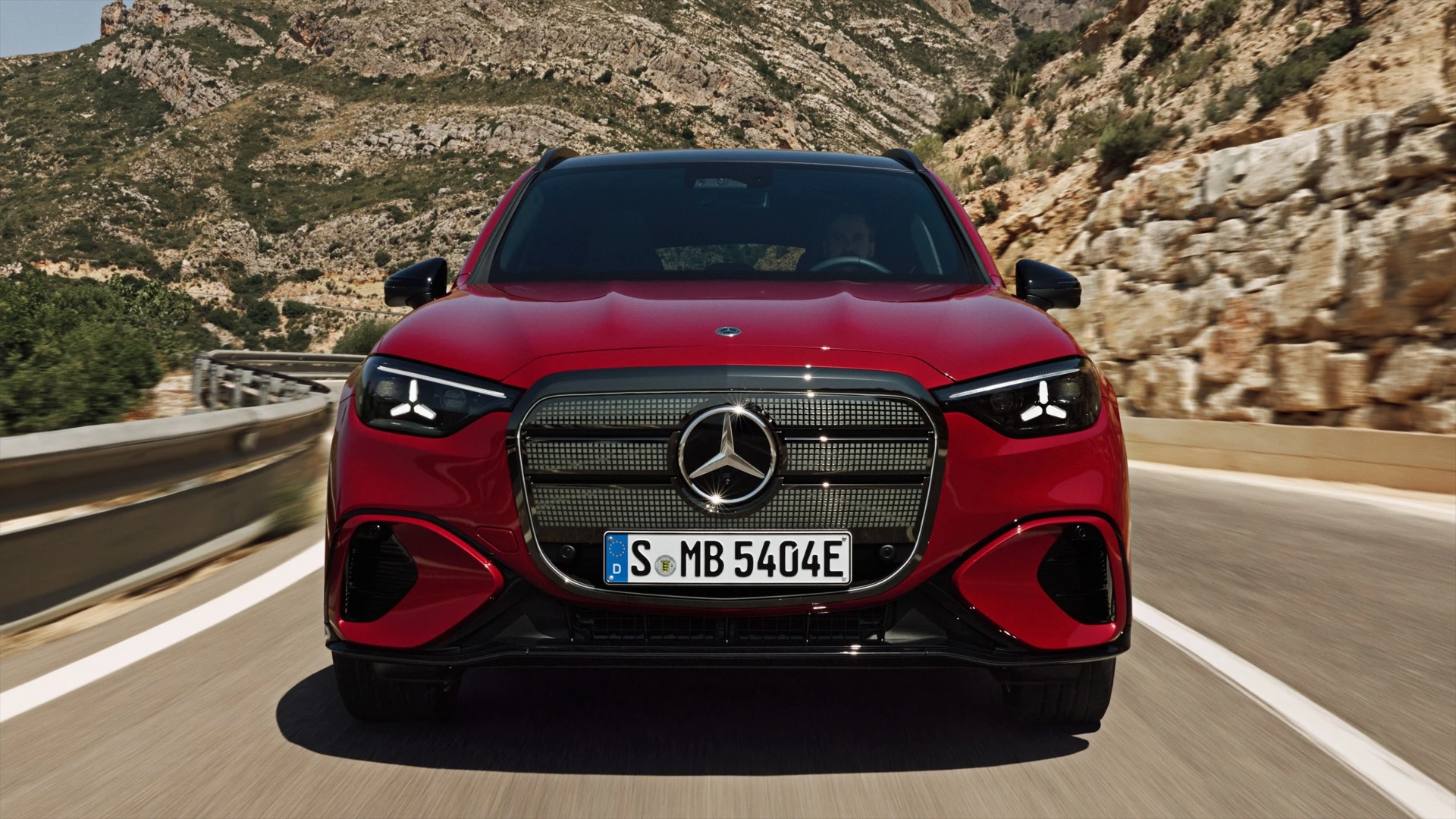 SUV Mercedesa w nowej wersji. Teraz pomieści też teściową i pieska