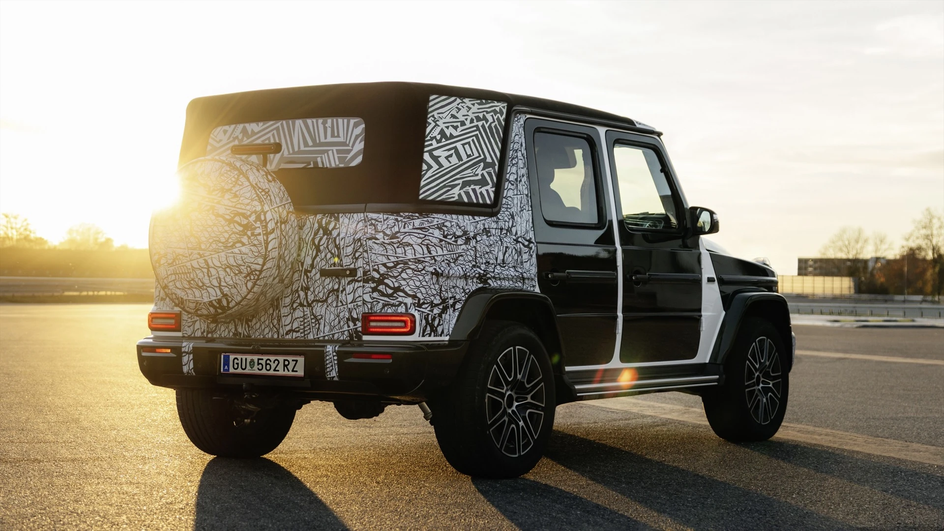 Mercedes zapomniał o dachu w nowej Klasie G. Twierdzi, że o to chodziło