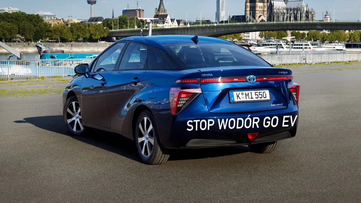 Wodorowa Toyota Mirai czeka na diesla. Trzeba już ogłosić porażkę