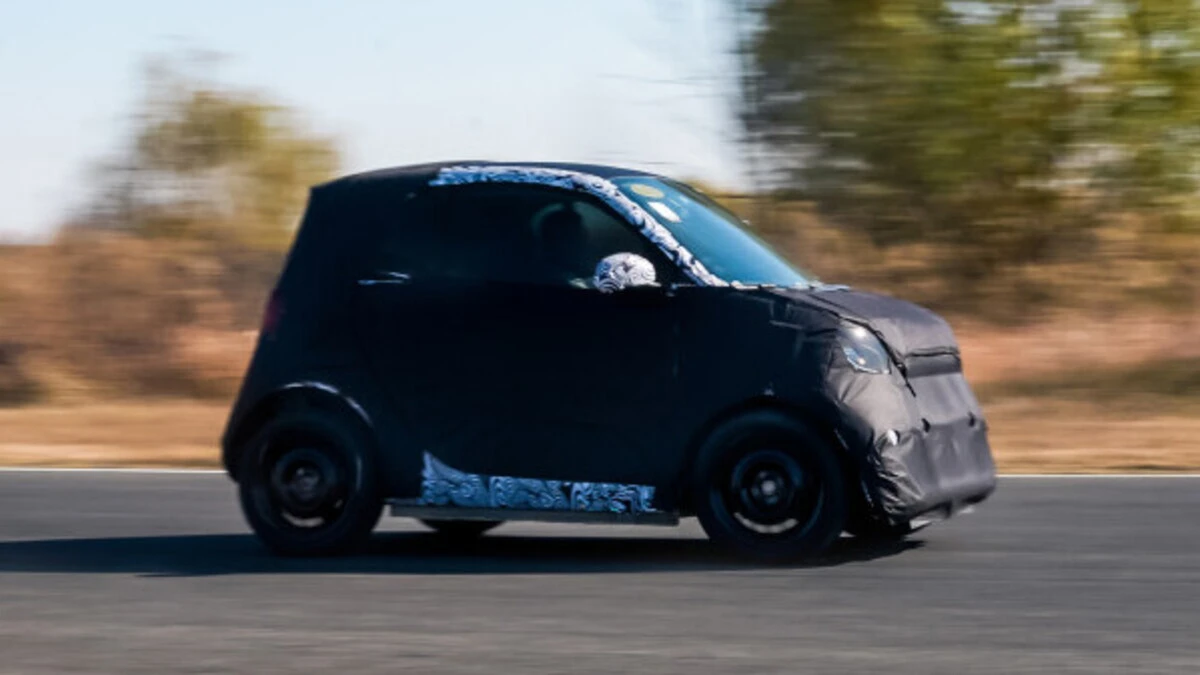 Nowy prawdziwy Smart już jeździ. Ubranko ma stare