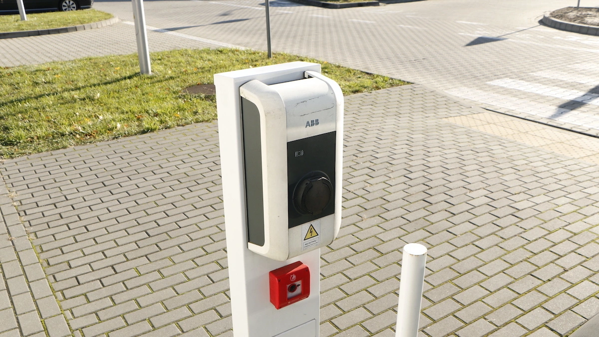 Sprawdziłem, ile mam kilometrów do taniej ładowarki. Kielc się nie spodziewałem