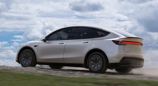 Duża Tesla trafi do Europy. Jedna literka zmienia wszystko