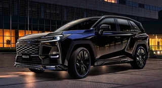 Toyota RAV4 pręży muskuły. Wyróżni się pod każdym korpo