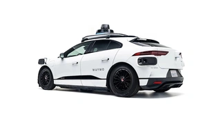 Zabrakło prądu w całym mieście. Samochody stanęły, nie wiedząc, co robić dalej