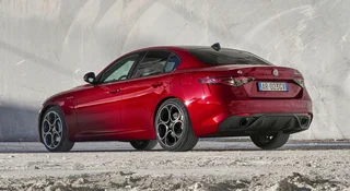 Nowe auto o 100 tys. zł taniej. Stoją latami, bo nikt ich nie chce