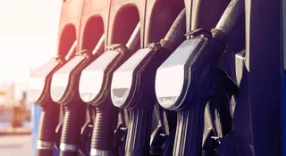 Rząd chce więcej ekologii w twoim baku. Na E10 się nie skończy