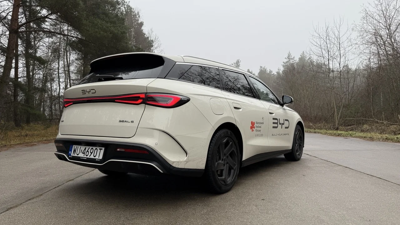 BYD Seal 6 DM-i Touring 