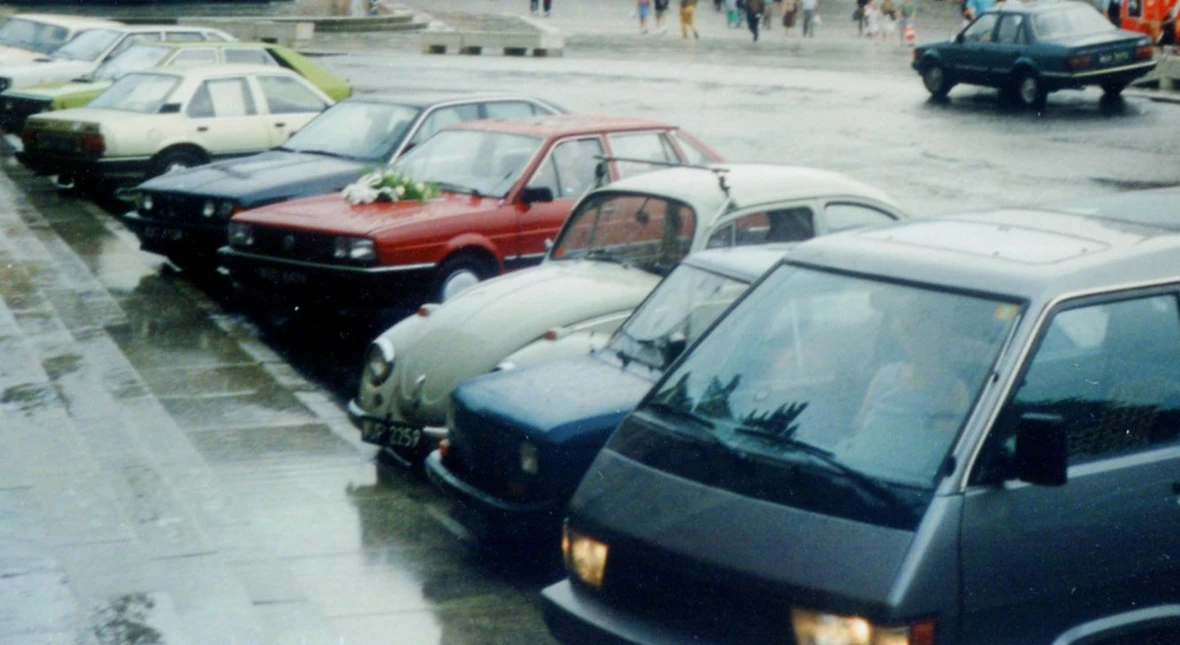 Image for Ludzie narzekają na parkowanie w Warszawie. A powinni się cieszyć