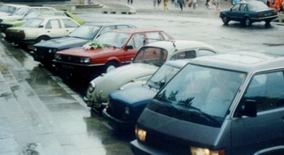 Ludzie narzekają na parkowanie w Warszawie. A powinni się cieszyć