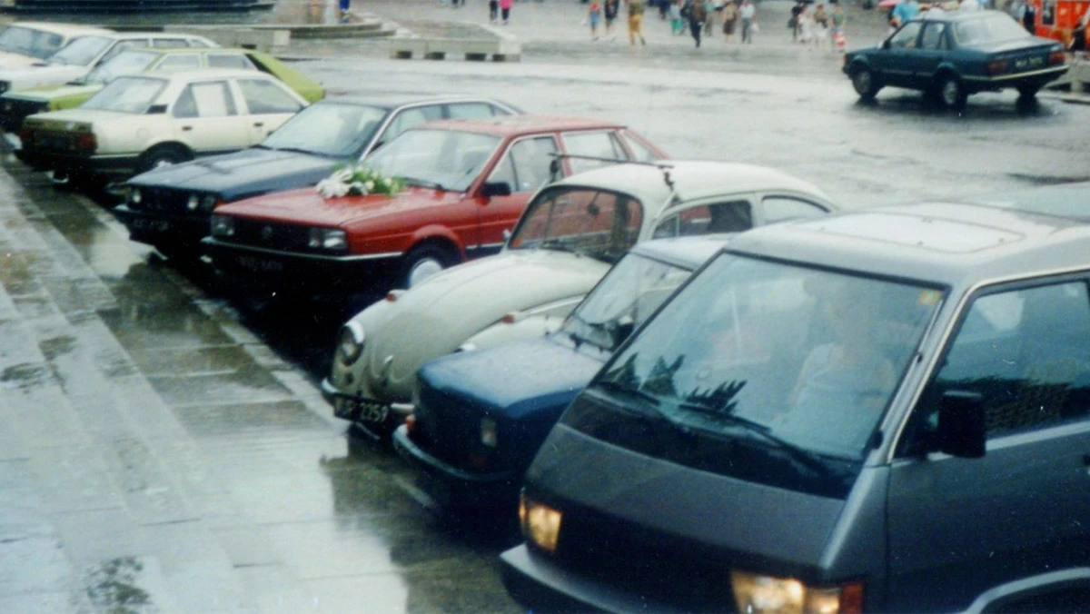 Ludzie narzekają na parkowanie w Warszawie. A powinni się cieszyć