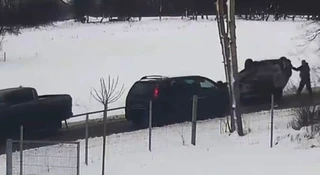 W Lwówku Śląskim wymyślono nowy sposób holowania aut. To nie Stranger Things