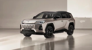 Nowa Toyota RAV4 już w Polsce. Te auta sprawdź, zanim polecisz do salonu