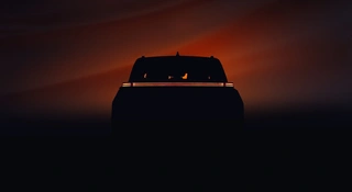 Nowy SUV Toyoty na pierwszym planie. Nie widziałeś takiego potwora