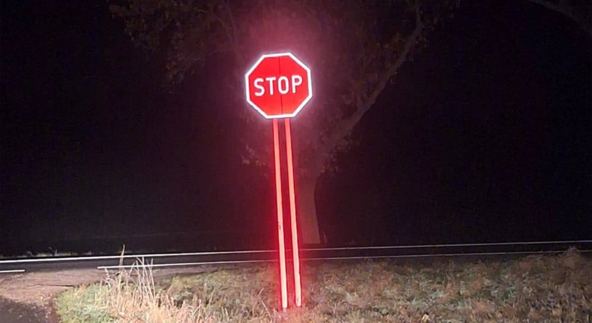 Image for Te znaki mają dwie nogi i świecą w ciemności. Nie ma ich w przepisach