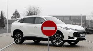 Tesla i chińskie auta mają problem. Polskie wojsko zakazuje im wjazdu