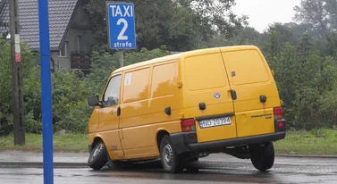 Kiedyś ktoś podszedł i zapytał. Dzisiaj tylko odwraca głowę