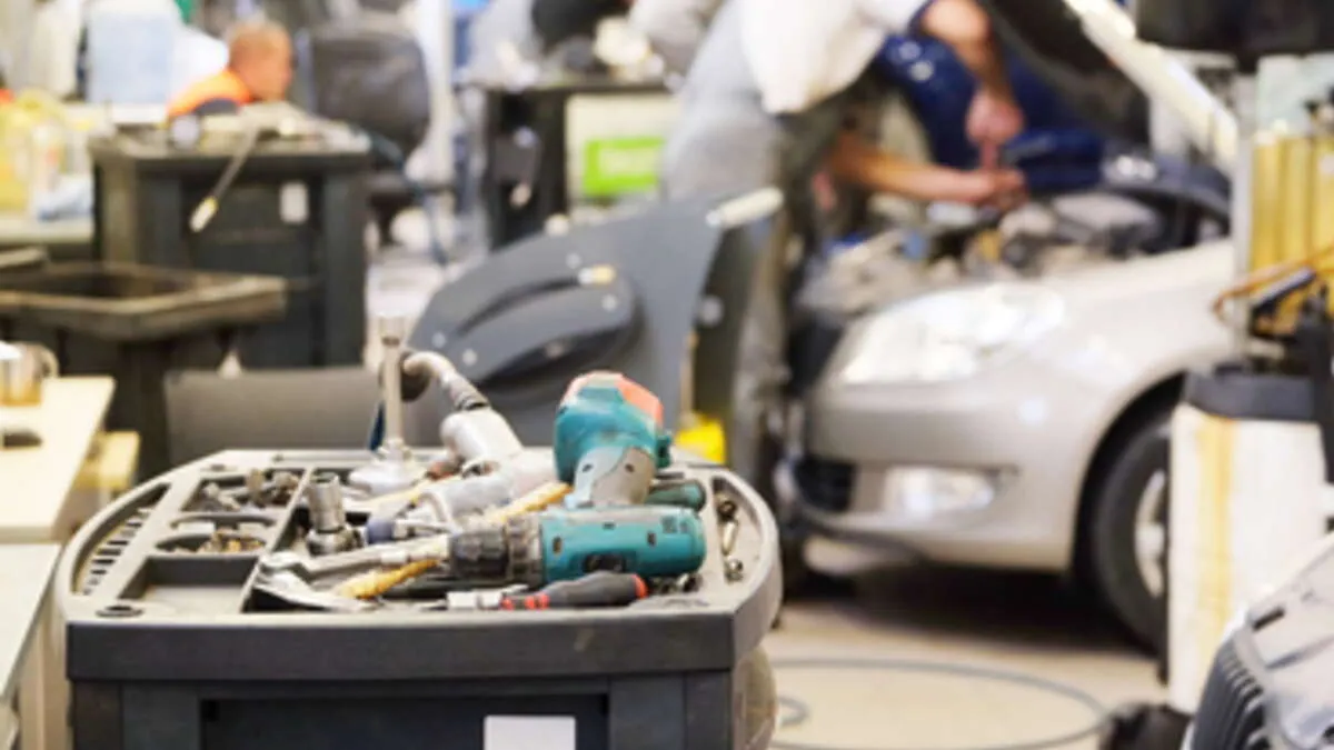 Sami przerabiają auta na tańsze paliwo. Wszystko jest w hipermarkecie