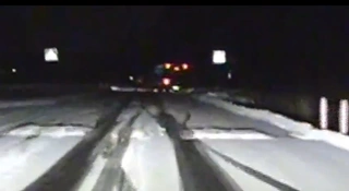 Autobus miejski jeździł bokiem. Dzieci się cieszyły, a policja nie