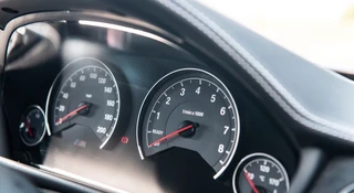 Szokujące zderzenie z udziałem BMW. Skończyłoby się na mandacie, gdyby nie film