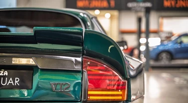 Zrezygnował ze 100 tys. zł i nic. Auto gwiazdy TVN ma problem