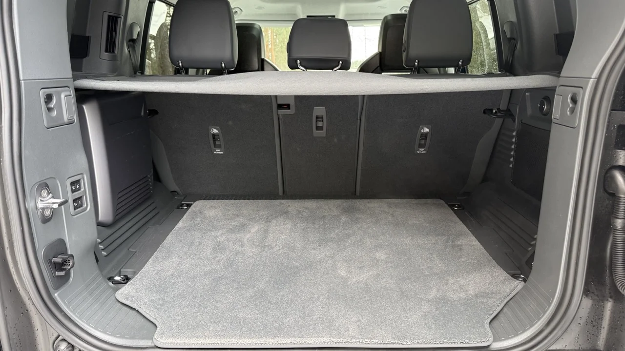 land rover defender octa