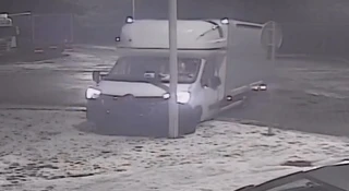 Znalazł sposób na problemy ze snem. Wystarczy uderzyć w latarnię