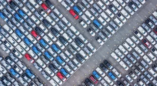 Na placach zalega 100 tys. nowych aut. Ceny muszą spaść, nie ma wyjścia