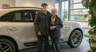 Kupili Porsche w wieku 90 lat. Mówią, że to nie koniec