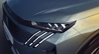 8 miesięcy czekania na SUV-y Stellantis. Dzwonią po pomoc do Chińczyków