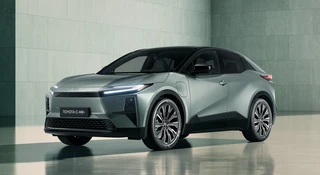 Nowy SUV Toyoty wyceniony. Za 155 900 zł dostaniesz więcej niż plusik