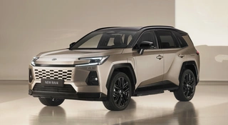 Polacy pokochali nowego SUV-a Toyoty. 228 100 zł leci z kieszonki raz po raz