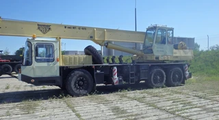 AMW dowozi. Wielki żuraw samojezdny może być wasz